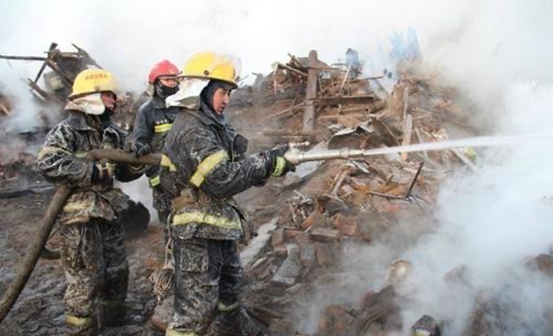 寒冷氣候下的火災(zāi)撲救(圖3) 寒冷氣候下的火災(zāi)撲救(圖3)